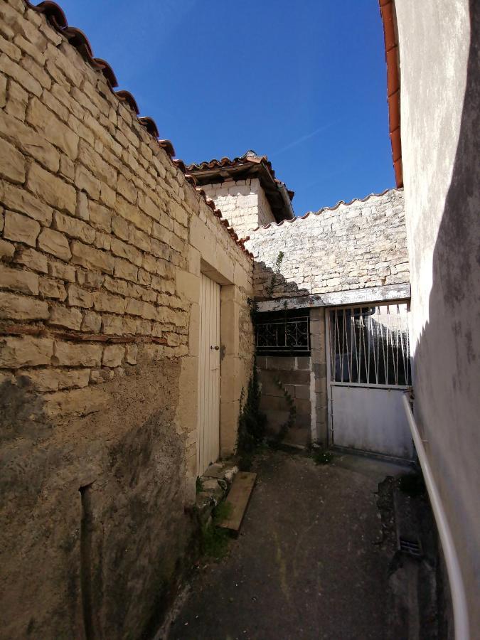 La Maison De Thomas Saint-Amant-de-Boixe Экстерьер фото