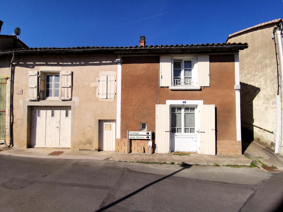 La Maison De Thomas Saint-Amant-de-Boixe Экстерьер фото