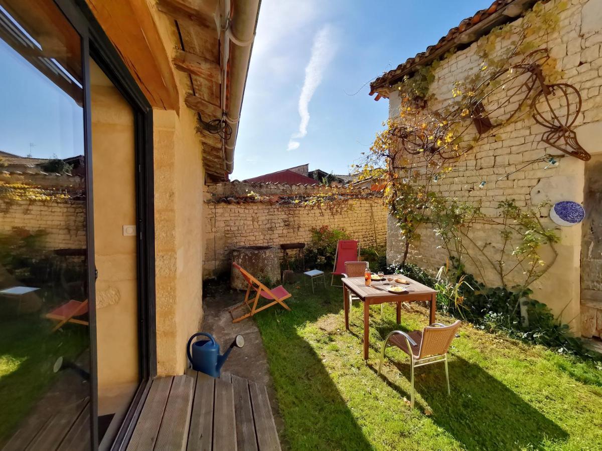 La Maison De Thomas Saint-Amant-de-Boixe Экстерьер фото