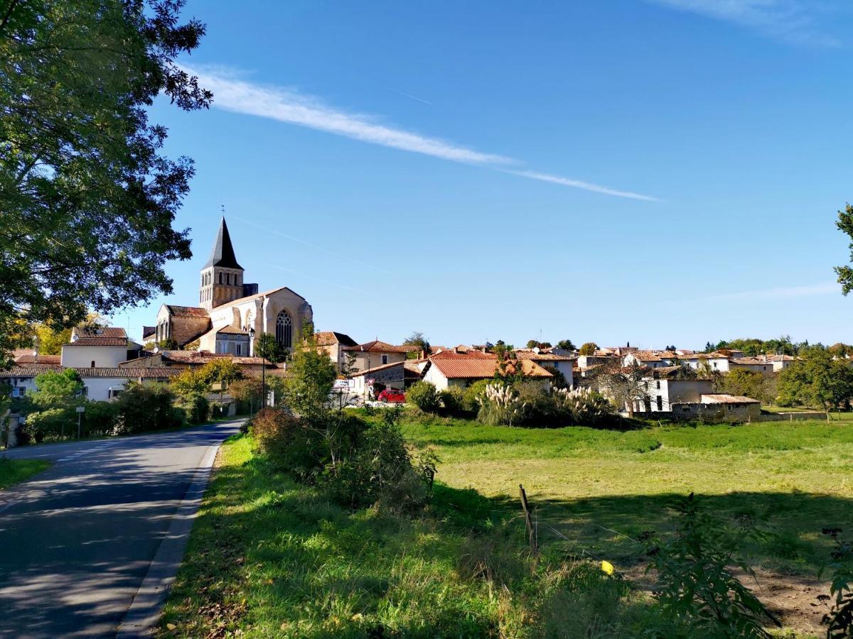 La Maison De Thomas Saint-Amant-de-Boixe Экстерьер фото